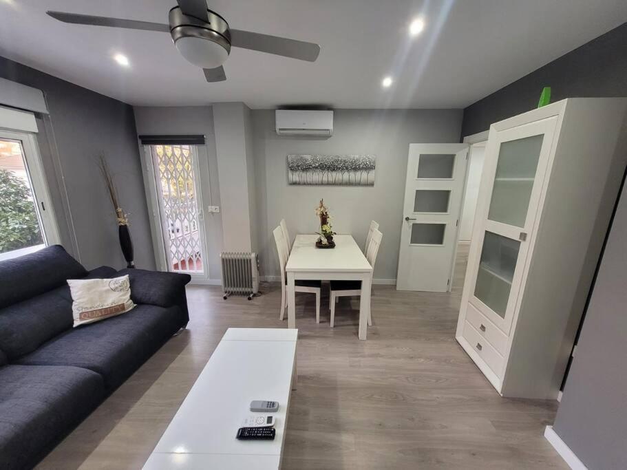 Precioso Reformado Con Terraza, 4 Habs Apartamento *